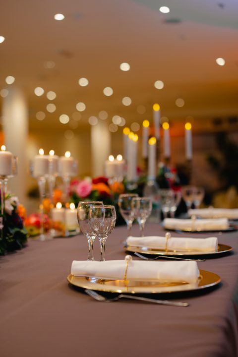 Pogled sa mladenačkog stola na salu